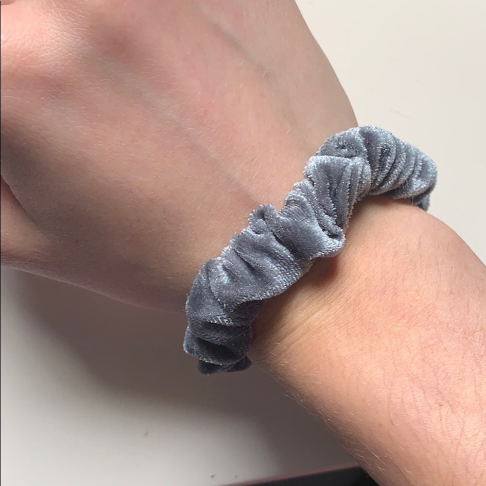 BEST VALUE!! 📦⁉️SCRUNCHIE MYSTERY BOX⁉️📦 - Picture 5 of 6